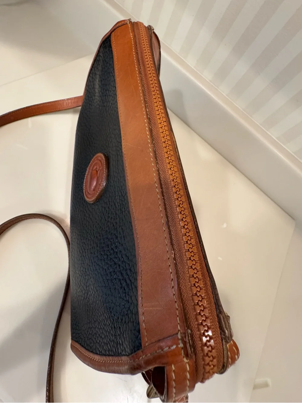 Dooney and Bourke Vintage Black Leather Crossbody Shoulder Bag Made in USA - Picture 5 of 16